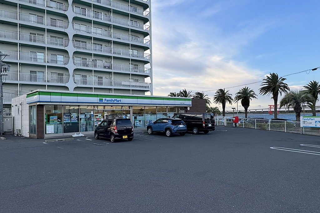 convenience store at bwntenjima seaside park